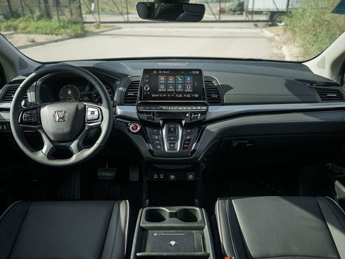 New 2026 Honda Odyssey Touring image 15