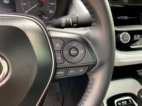 Used 2025 Toyota Corolla SE FWD image 18