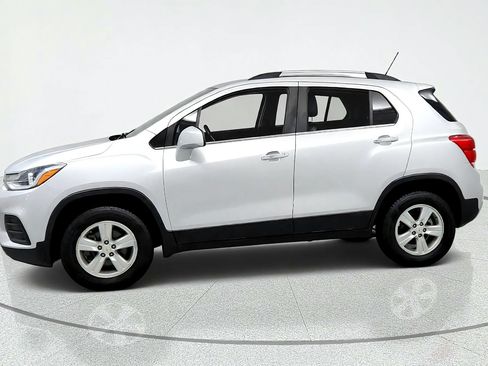 Used 2019 Chevrolet Trax LT w/ LT Convenience Package AWD/4WD image 2