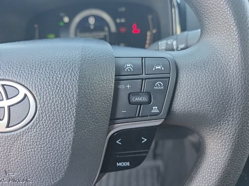 Used 2025 Toyota Camry LE FWD image 17