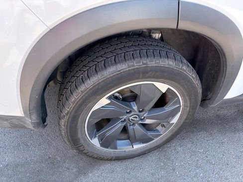 Used 2024 Nissan Rogue SV FWD image 9