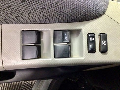 Used 2009 Toyota Yaris image 16