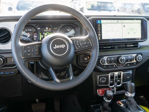 Used 2024 Jeep Wrangler Unlimited image 13