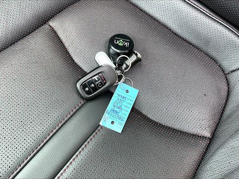 Used 2025 Honda Pilot Black Edition image 15