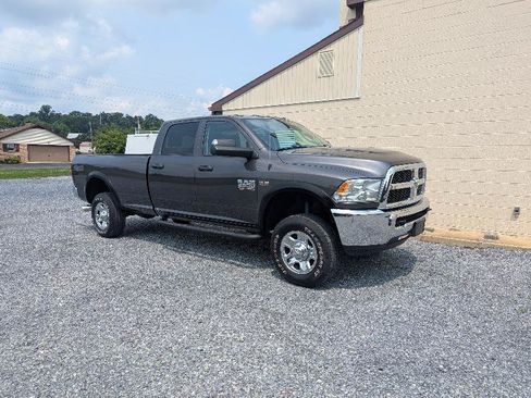 Used 2018 RAM 2500 Tradesman w/ Chrome Appearance Group AWD/4WD image 11