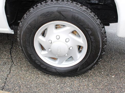 Used 2003 Ford E-350 and Econoline 350 XL RWD image 9