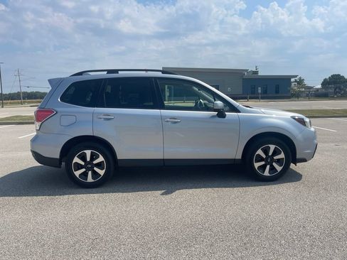 Used 2018 Subaru Forester 2.5i Premium w/ All-Weather Package AWD/4WD image 3