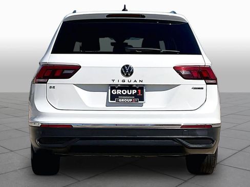 Used 2024 Volkswagen Tiguan SE AWD/4WD image 10
