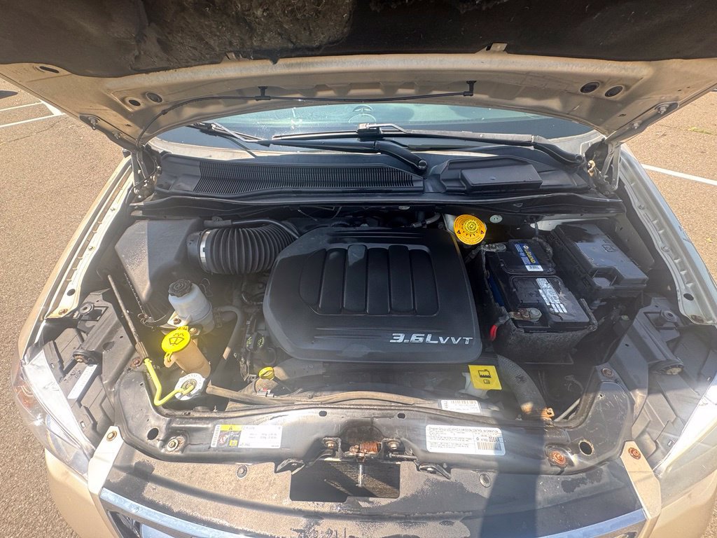 Used 2014 Chrysler Town & Country Touring FWD image 18