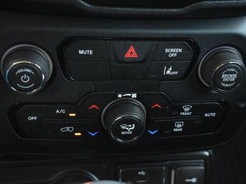 Used 2023 Jeep Renegade Latitude AWD/4WD image 28
