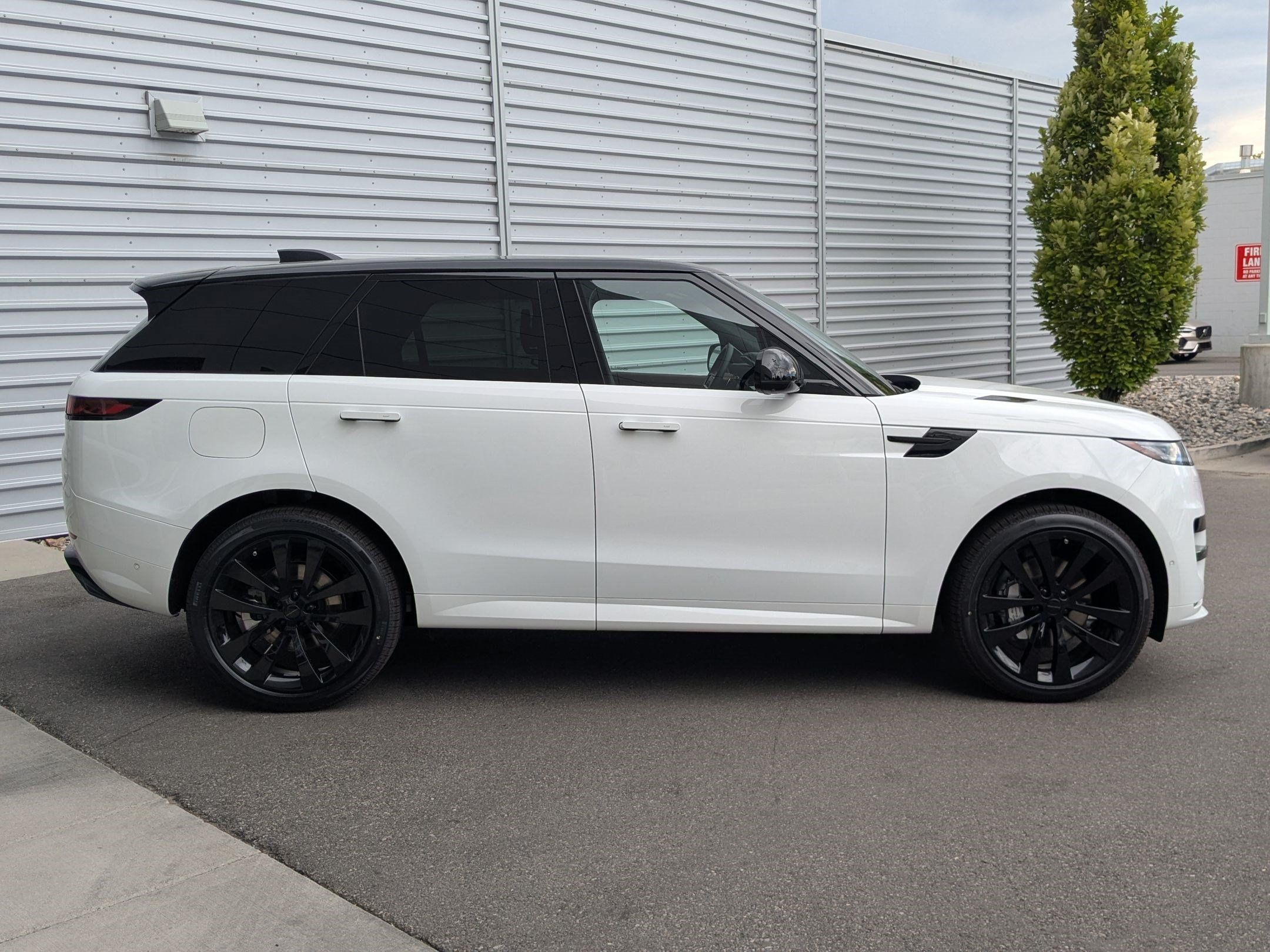 New 2026 Land Rover Range Rover Sport Dynamic SE AWD/4WD image 4