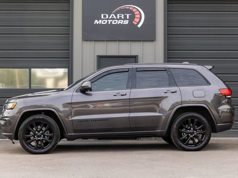 Used 2021 Jeep Grand Cherokee Laredo X AWD/4WD image 4