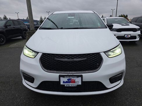 New 2026 Chrysler Pacifica Select image 8