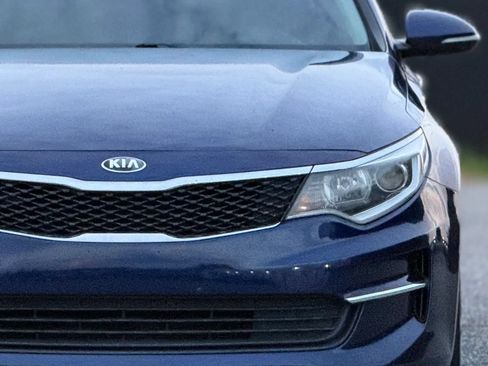 Used 2018 Kia Optima LX FWD image 12