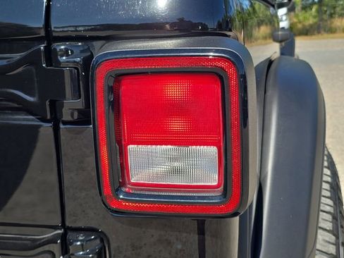 Used 2021 Jeep Wrangler Unlimited Sport AWD/4WD image 8