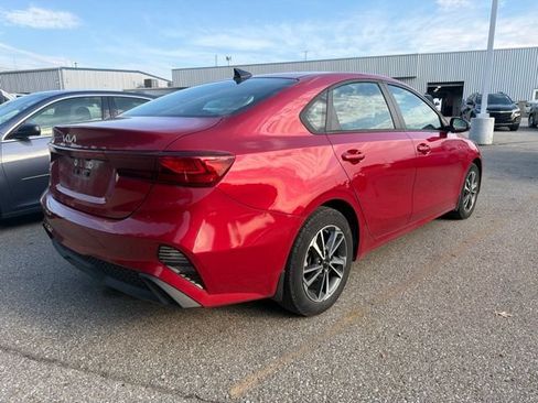 Used 2024 Kia Forte LXS w/ LXS Technology Package FWD image 5