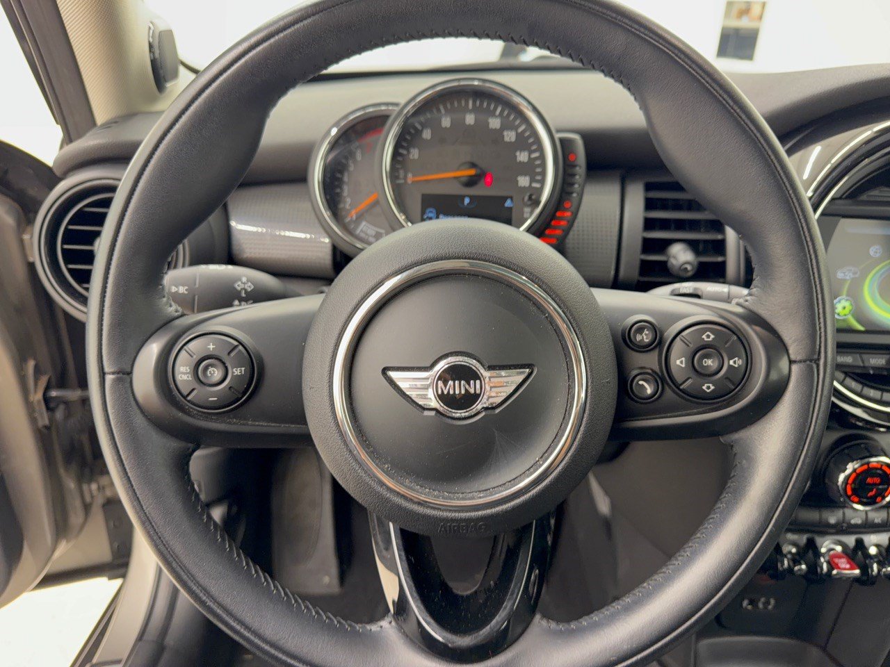 Used 2017 MINI Cooper 4-Door Hardtop FWD image 10