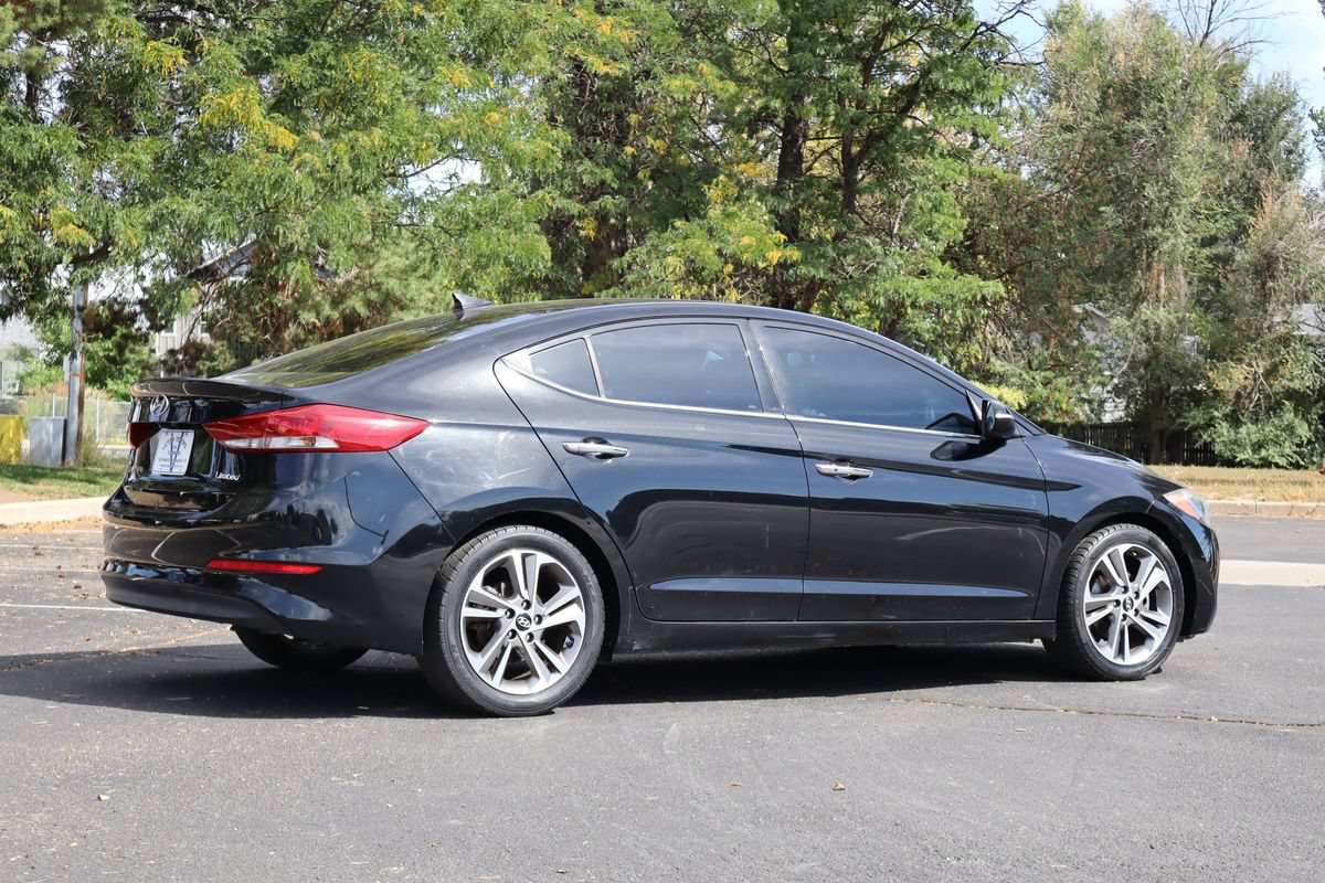 Used 2017 Hyundai Elantra Limited w/ Limited Tech Package 04 FWD image 5