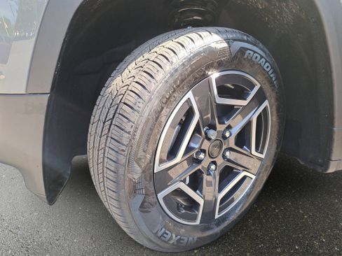 New 2026 Jeep Cherokee Laredo AWD/4WD image 28