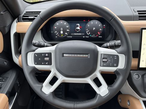 Used 2026 Land Rover Defender 110 X-Dynamic SE AWD/4WD image 15