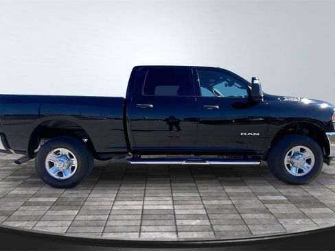 Used 2024 RAM 2500 Big Horn w/ Bed Utility Group image 4