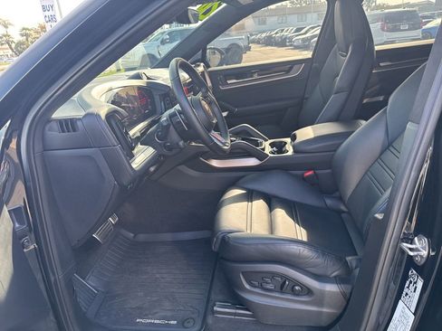 Used 2024 Porsche Cayenne Turbo GT image 23