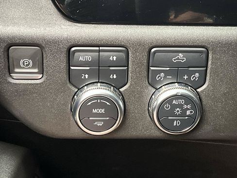 Certified 2024 GMC Sierra 1500 Elevation w/ LPO, Elevation Black Package AWD/4WD image 16