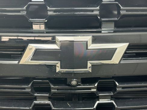 Used 2024 Chevrolet Suburban Z71 w/ Luxury Package AWD/4WD image 31