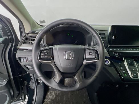 Used 2025 Honda Odyssey Touring image 11