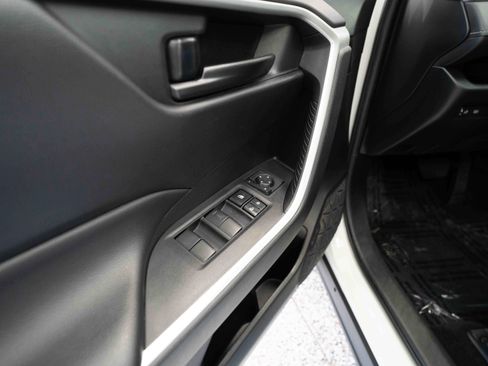 Used 2022 Toyota RAV4 LE FWD image 7