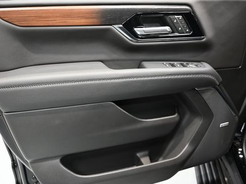 New 2026 GMC Yukon XL Denali w/ Denali Reserve Package image 31