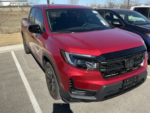 Used 2025 Honda Ridgeline Sport image 3