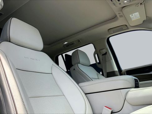 Used 2024 GMC Yukon Denali w/ Advanced Technology Package AWD/4WD image 14
