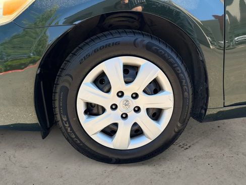 Used 2011 Toyota Camry LE FWD image 26