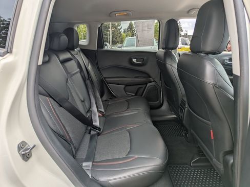 Used 2018 Jeep Compass Trailhawk w/ Navigation Group AWD/4WD image 32