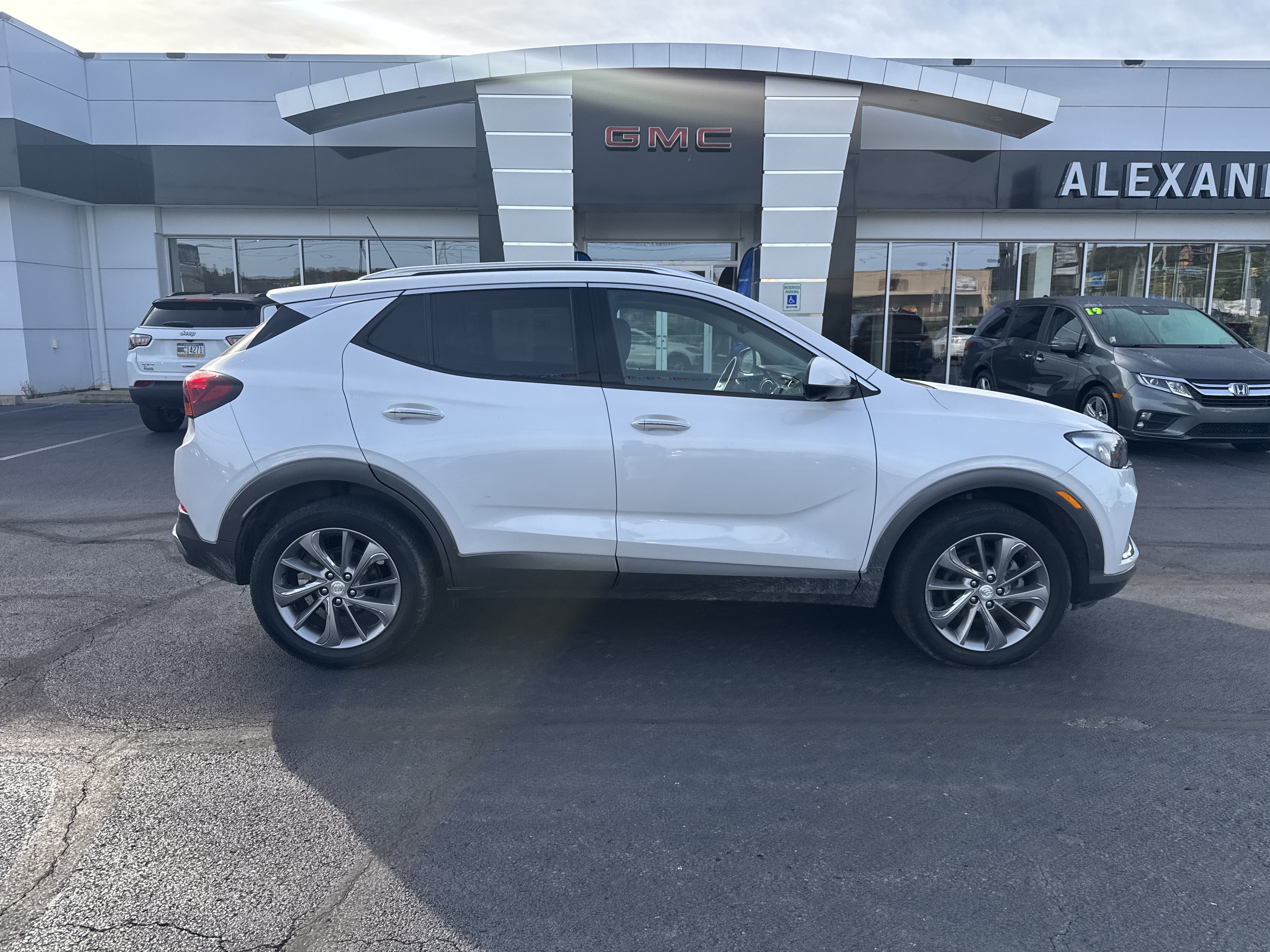 Used 2023 Buick Encore GX Essence w/ Advanced Technology Package AWD/4WD image 2