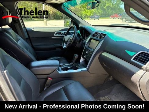 Used 2015 Ford Explorer XLT w/ Equipment Group 202A AWD/4WD image 12