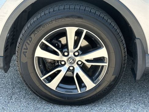 Used 2018 Toyota RAV4 XLE w/ Plus Extra Value Package AWD/4WD image 19
