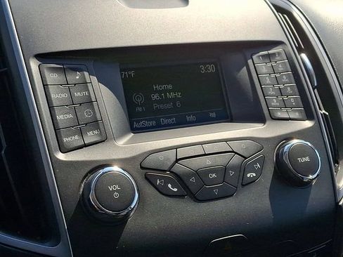 Used 2017 Ford Edge SE image 3