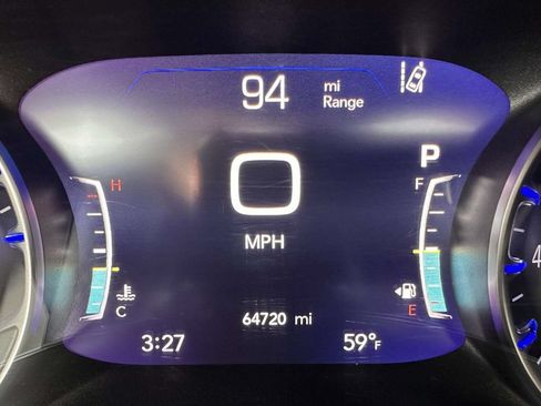 Used 2023 Chrysler Pacifica Limited FWD image 30