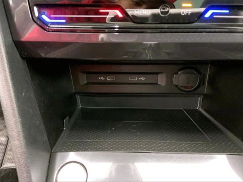 Used 2022 Volkswagen Tiguan SE w/ Panoramic Sunroof Package image 33