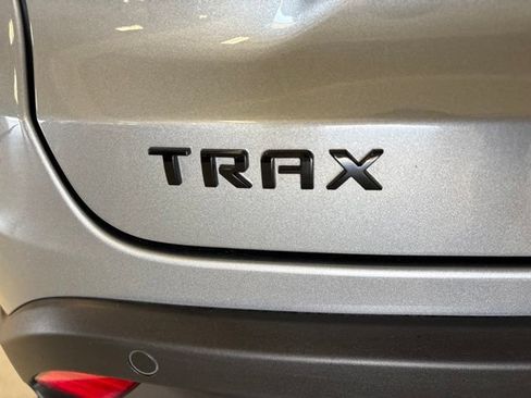Used 2025 Chevrolet Trax RS w/ Sunroof Package FWD image 41