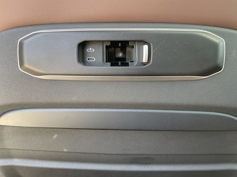 Used 2023 BMW X7 xDrive40i w/ Parking Assistance Package image 42