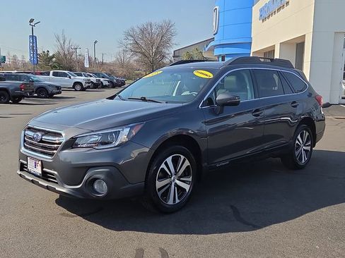 Used 2018 Subaru Outback 2.5i Limited AWD/4WD image 3