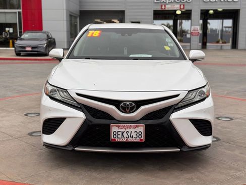 Used 2018 Toyota Camry XSE image 3