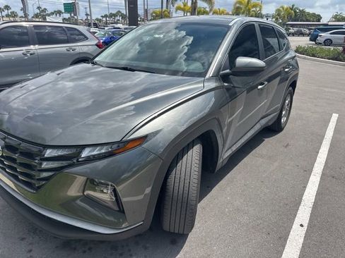 Used 2023 Hyundai Tucson SE image 1