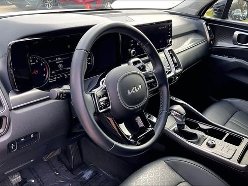 Used 2023 Kia Sorento S image 16
