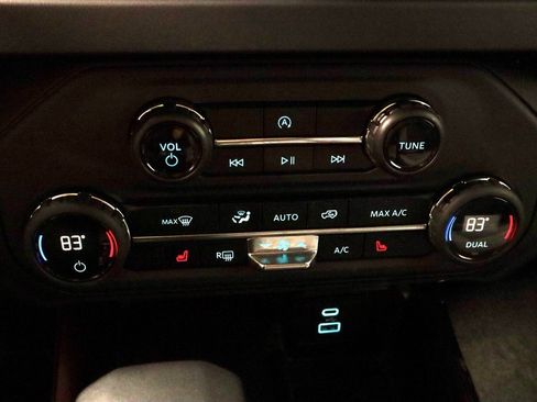 Certified 2025 Ford Bronco Big Bend image 29