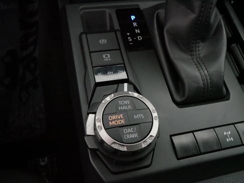 Used 2024 Toyota Tacoma TRD Off-Road image 29