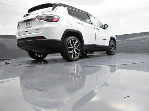 Used 2025 Jeep Compass Limited AWD/4WD image 28